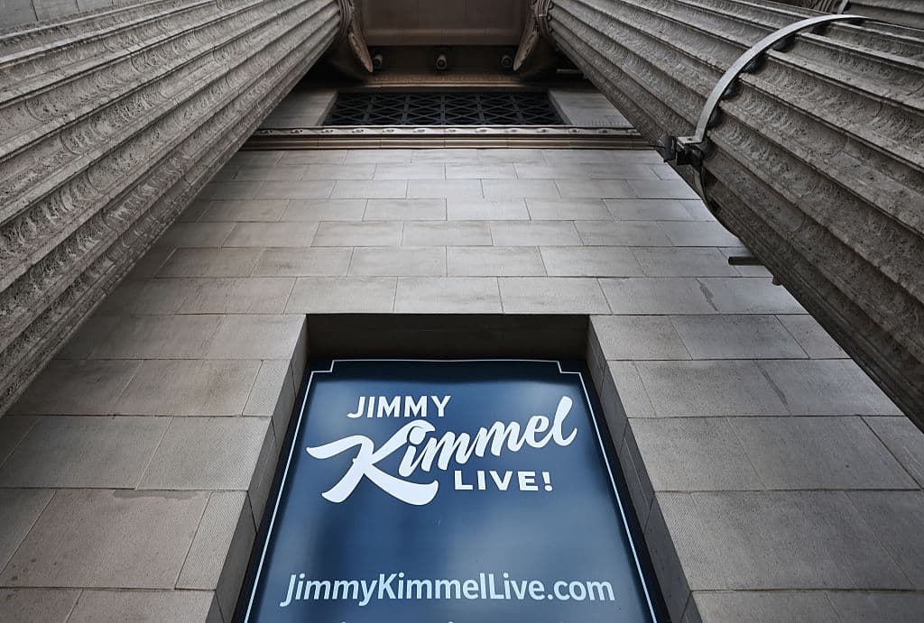 Vista general del El Capitan Entertainment Centre, donde se graba el programa "Jimmy Kimmel Live!" en Hollywood, el 18 de septiembre de 2025, en Los Ángeles, California. (Mario Tama/Getty Images)