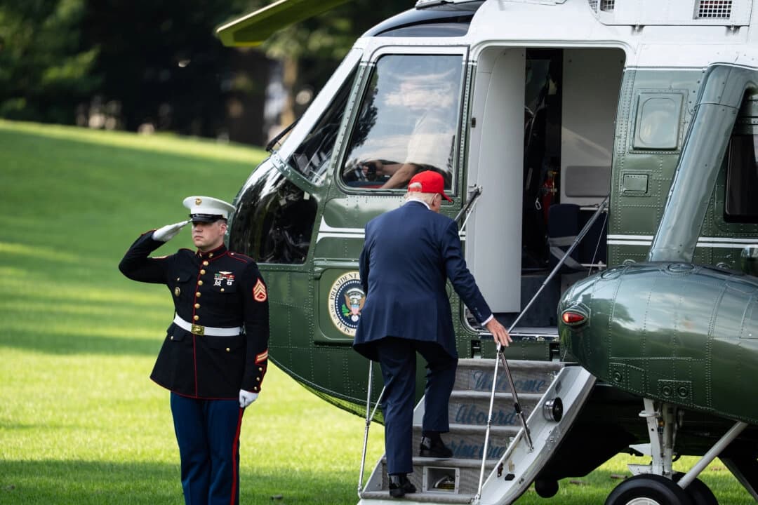 El Servicio Secreto arresta a un hombre por apuntar con un láser al Marine One con Trump a bordo