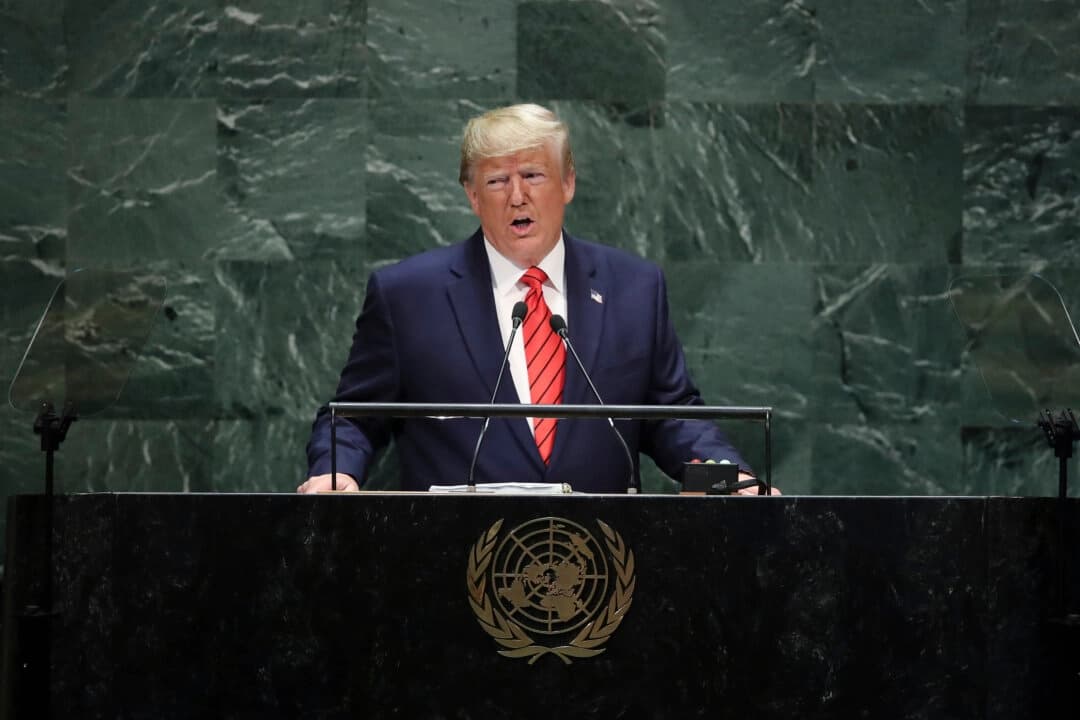 El presidente de Estados Unidos, Donald Trump, se dirige a la Asamblea General de la ONU en la sede de la ONU en la ciudad de Nueva York el 24 de septiembre de 2019. (Drew Angerer/Getty Images)
