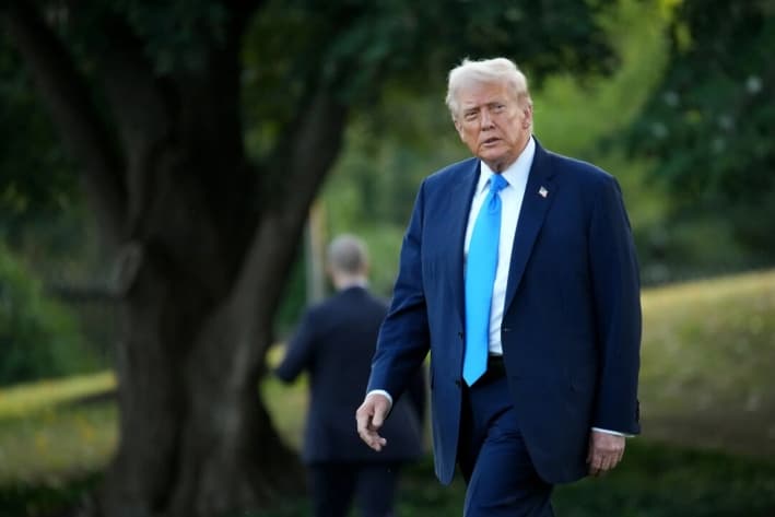 El presidente Donald Trump saliendo de la Casa Blanca, el 22 de septiembre de 2025. (Andrew Harnik/Getty Images)