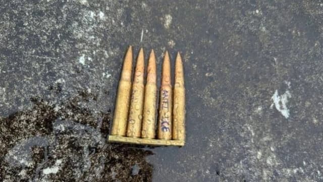 Encuentran bala con mensaje “anti-ICE” tras tiroteo en Dallas: director del FBI