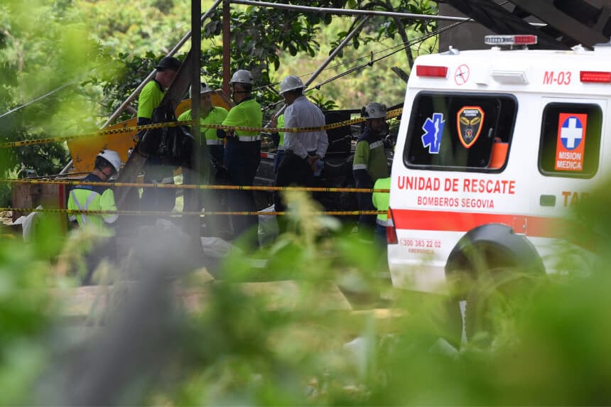 Una foto de archivo de policías en Segovia, departamento de Antioquia, Colombia, el 24 de septiembre de 2025. (JAIME SALDARRIAGA/AFP vía Getty Images)
