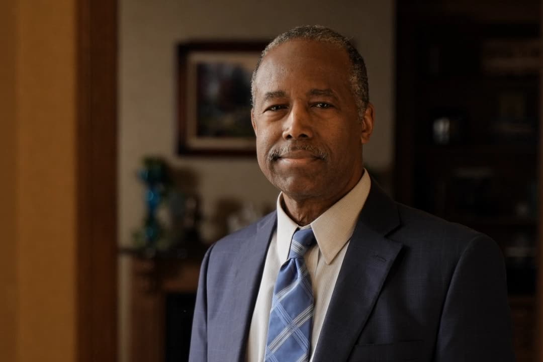 El Dr. Ben Carson, exsecretario de Vivienda y Desarrollo Urbano de EE. UU., en Virginia, el 7 de diciembre de 2021. (York Du/The Epoch Times)
