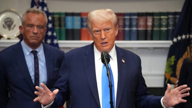 El presidente Donald Trump responde a preguntas tras hacer un anuncio sobre «importantes hallazgos médicos y científicos para los niños estadounidenses» en la Sala Roosevelt de la Casa Blanca, en Washington, el 22 de septiembre de 2025. Andrew Harnik/Getty Images