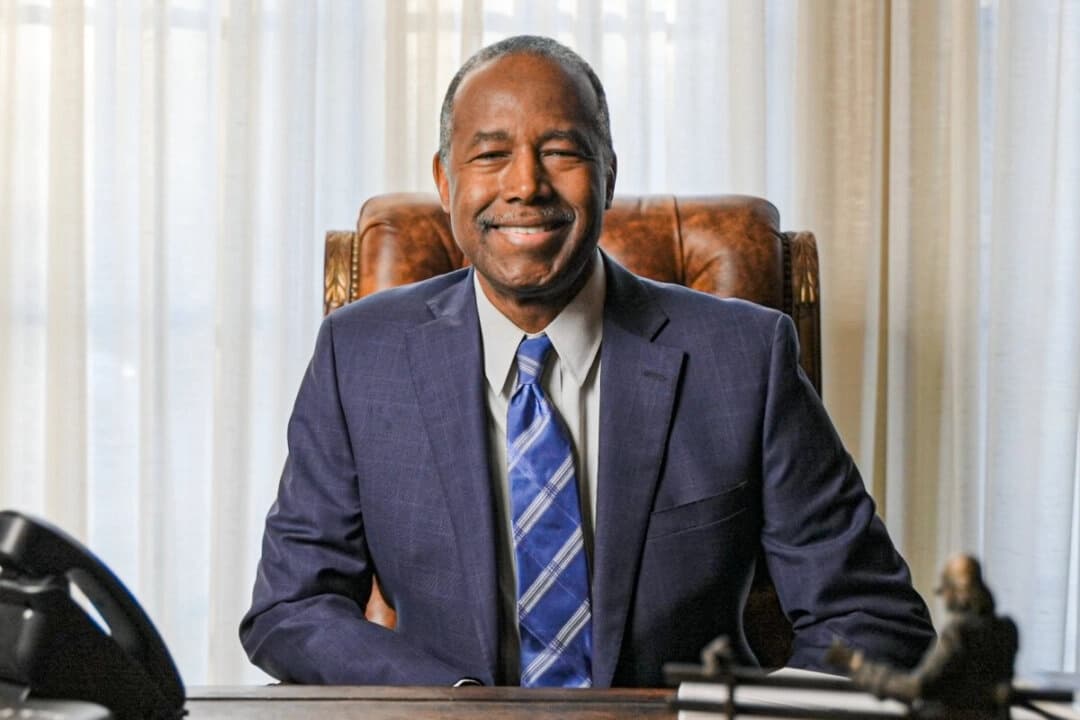 El Dr. Ben Carson, exsecretario de Vivienda y Desarrollo Urbano de los Estados Unidos, en Virginia, el 7 de diciembre de 2021. (York Du/The Epoch Times).