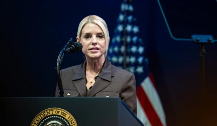 La Fiscal General Pam Bondi habla ante la Comisión de Libertad Religiosa en el Museo de la Biblia, en Washington, el 8 de septiembre de 2025. (Madalina Kilroy/The Epoch Times)