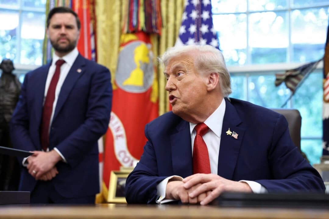 El presidente de Estados Unidos, Donald Trump, habla en la Casa Blanca en Washington el 25 de septiembre de 2025. (Kevin Lamarque/Reuters)
