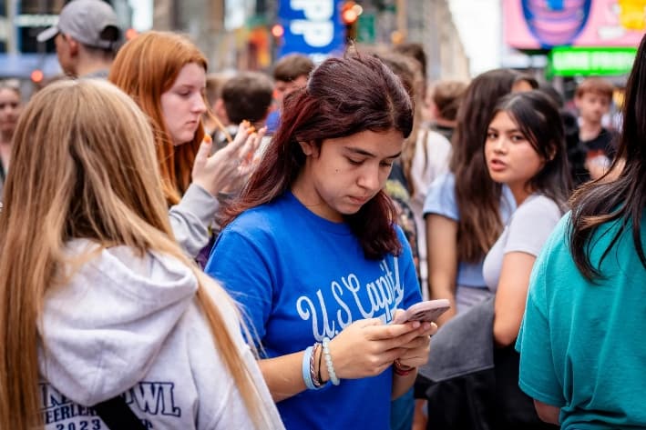 Uso de redes sociales está relacionado con disminución de puntuaciones en lectura y memoria en los niños