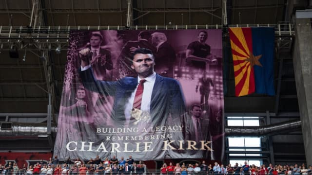 Juez reincorpora al profesor despedido que llamó nazi a Charlie Kirk