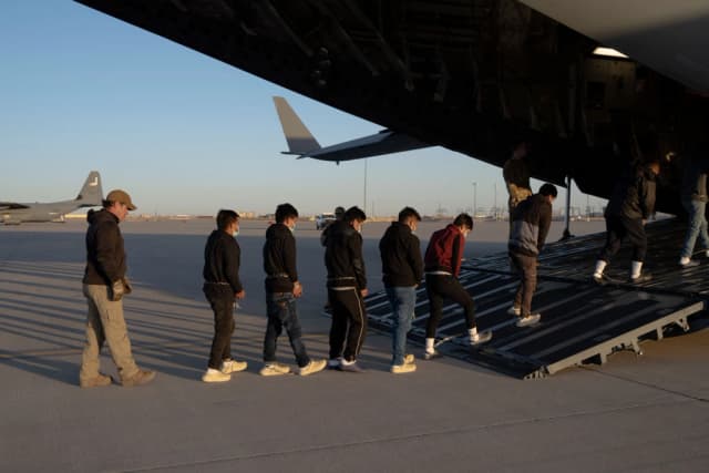 Dos millones de inmigrantes ilegales fueron deportados o salieron por su cuenta de EE. UU.: DHS