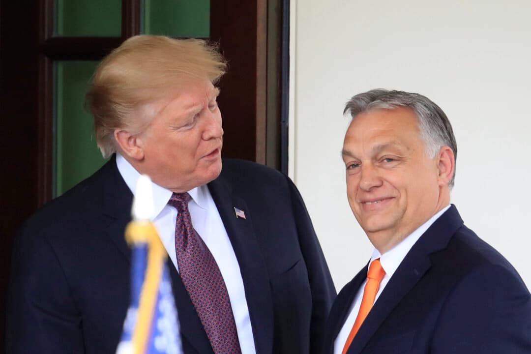 El presidente de EE. UU., Donald Trump, recibe al primer ministro húngaro, Viktor Orbán, en la Casa Blanca, el 13 de mayo de 2019. (Manuel Balce Ceneta /AP Photo)