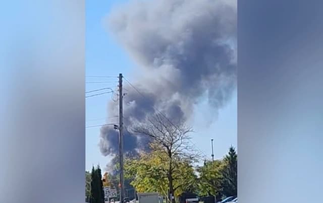 Incendio en una iglesia SUD en Grand Blanc, Michigan, el 28 de septiembre de 2025, en una imagen de video. (Cortesía de Leah Graham)