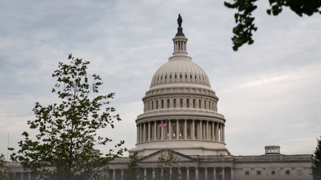 Fiscales bipartidistas advierten al Congreso contra la prohibición de regulaciones a la IA
