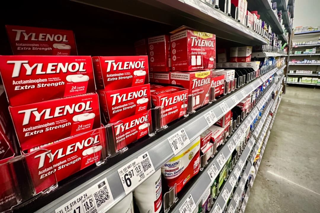 Fabricante de Tylenol dijo en correos que la evidencia de la relación con el autismo "empieza a ser contundente"