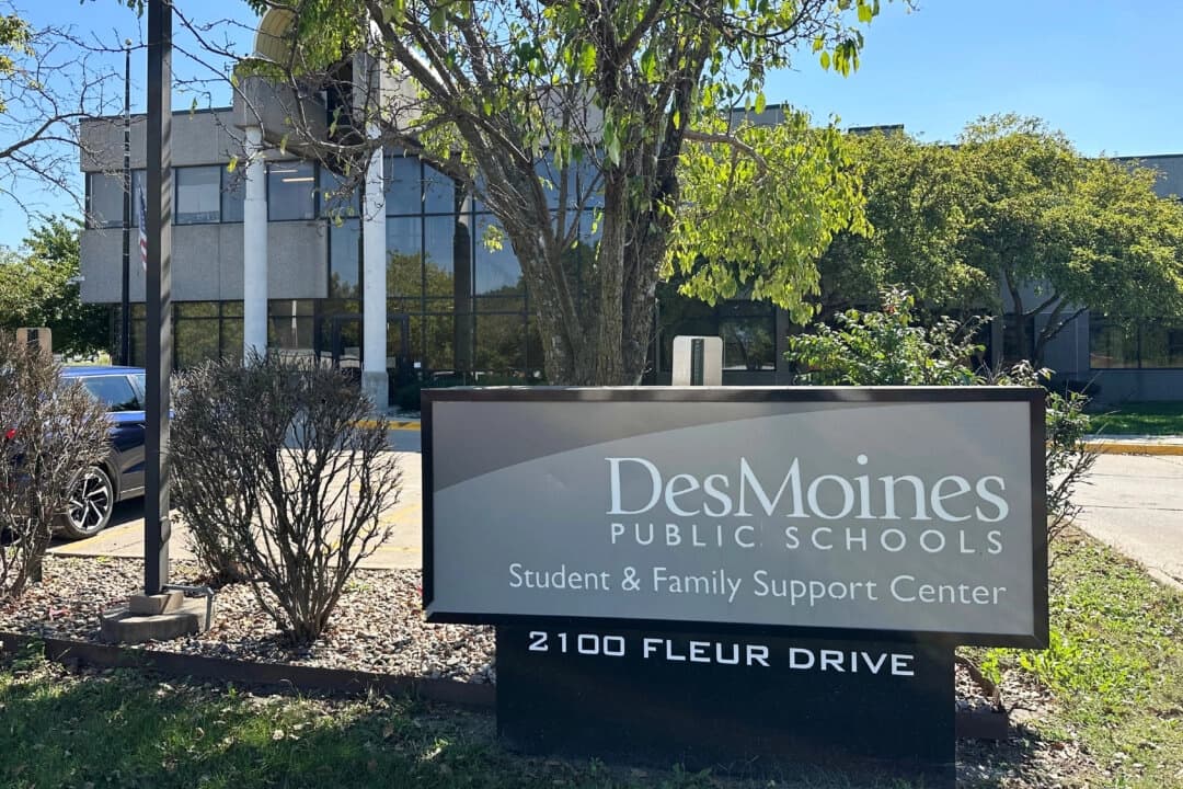 Las oficinas administrativas de la escuela de Des Moines, Iowa, el 26 de septiembre de 2025. (Scott McFetridge/AP Photo)