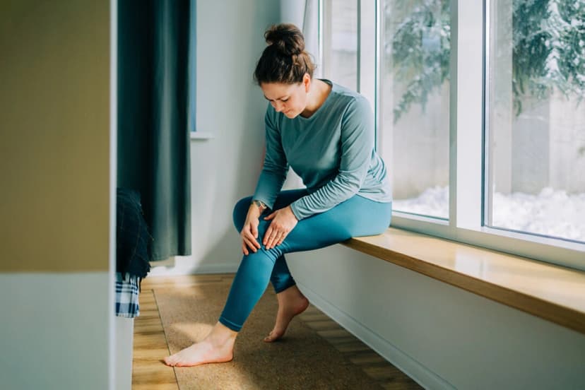 Hinchazó, solor y entumecimiento son algunos síntomas. (Olga Pankova/Getty Images)