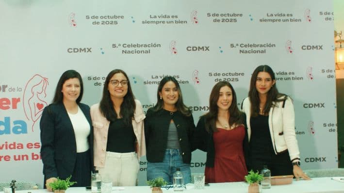 De izquierda a derecha. Alison González, pedagoga; Dara Sánchez, comunicadora; Luisa Argueta, activista; Paulina Hernández, abogada; María José, médico pasante.(Cortesía: Marcha a favor de la mujer y la vida)