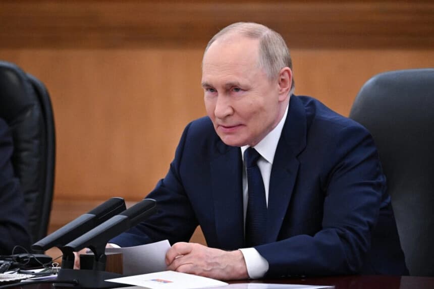 El presidente ruso, Vladímir Putin, asiste a una reunión con el líder chino, Xi Jinping, en Beijing el 2 de septiembre de 2025. Sergey Bobylev/POOL/AFP a través de Getty Images