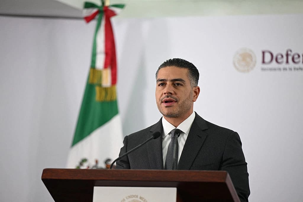 El secretario de Seguridad y Protección Ciudadana de México, Omar García Harfuch, habla durante una conferencia de prensa en el edificio del Gabinete de Seguridad en la Ciudad de México el 23 de julio de 2025. (Yuri Cortez/AFP vía Getty Images)
