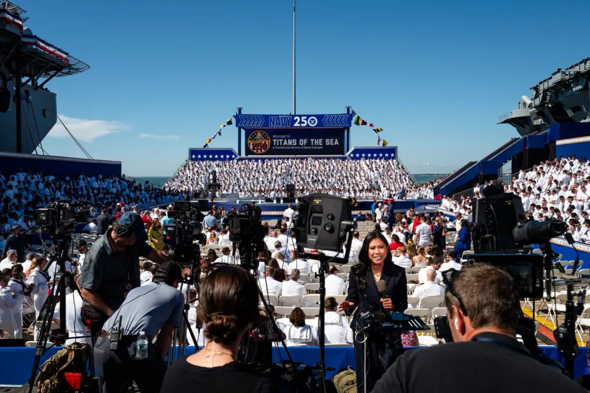 Prensa en "America’s Navy 250 — Titans of the Sea: A Salute to the Fleet" en Norfolk, Virginia, el 5 de octubre de 2025. (Madalina Kilroy/The Epoch Times)