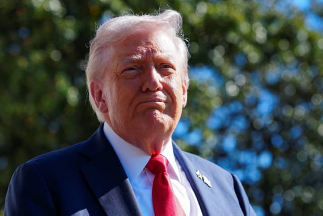 Trump dijo que se están produciendo despidos federales en medio del cierre gubernamental