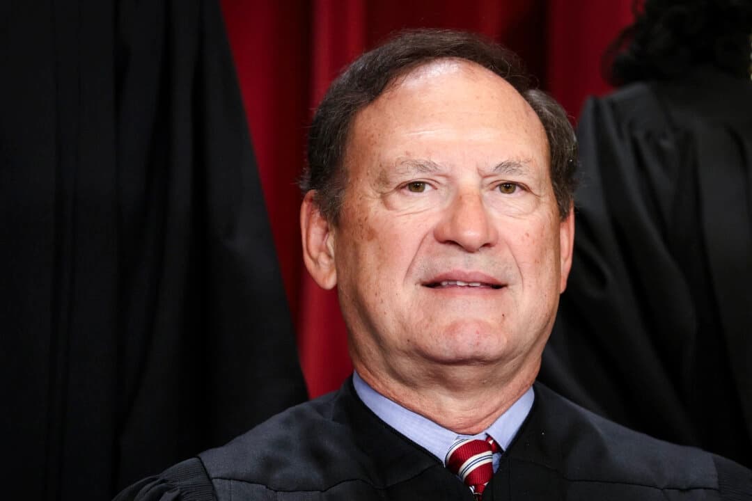 El juez asociado de la Corte Suprema de los Estados Unidos, Samuel Alito, en Washington el 7 de octubre de 2022. (Alex Wong/Getty Images)