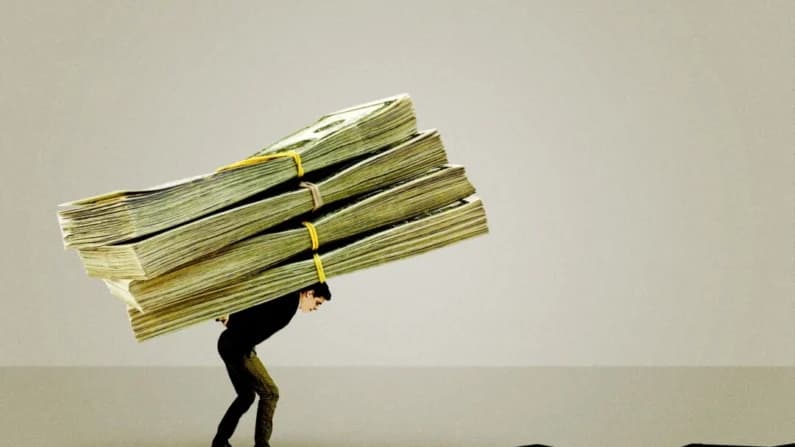 Nueve maneras en que el estrés financiero crónico daña tu salud