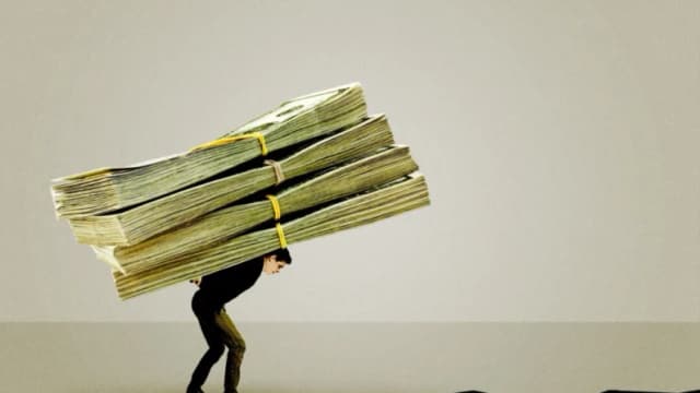 Nueve maneras en que el estrés financiero crónico daña tu salud