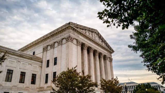 La Corte Suprema parece escéptica ante prohibición de "terapia de conversión" en Colorado