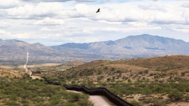 Detenciones en la frontera sur de EE. UU. alcanzan su nivel más bajo en 55 años: Seguridad nacional