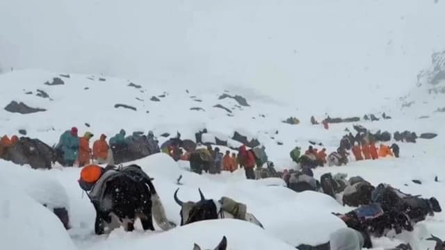 Evacuan de remoto valle tibetano a excursionistas del Everest que quedaron varados