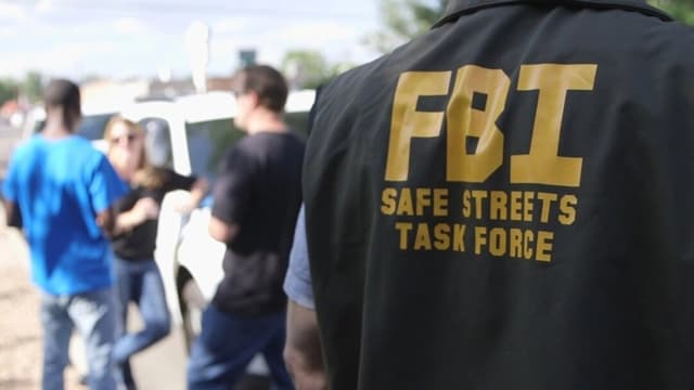 FBI y policía de Los Ángeles realizan redada contra pandilla vinculada a la Mafia Mexicana