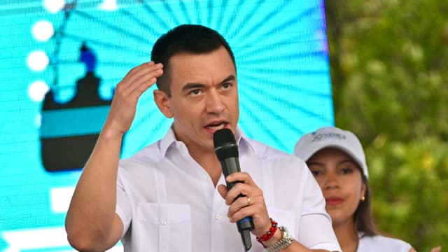 Líderes hispanos rechazan el ataque al convoy del presidente de Ecuador