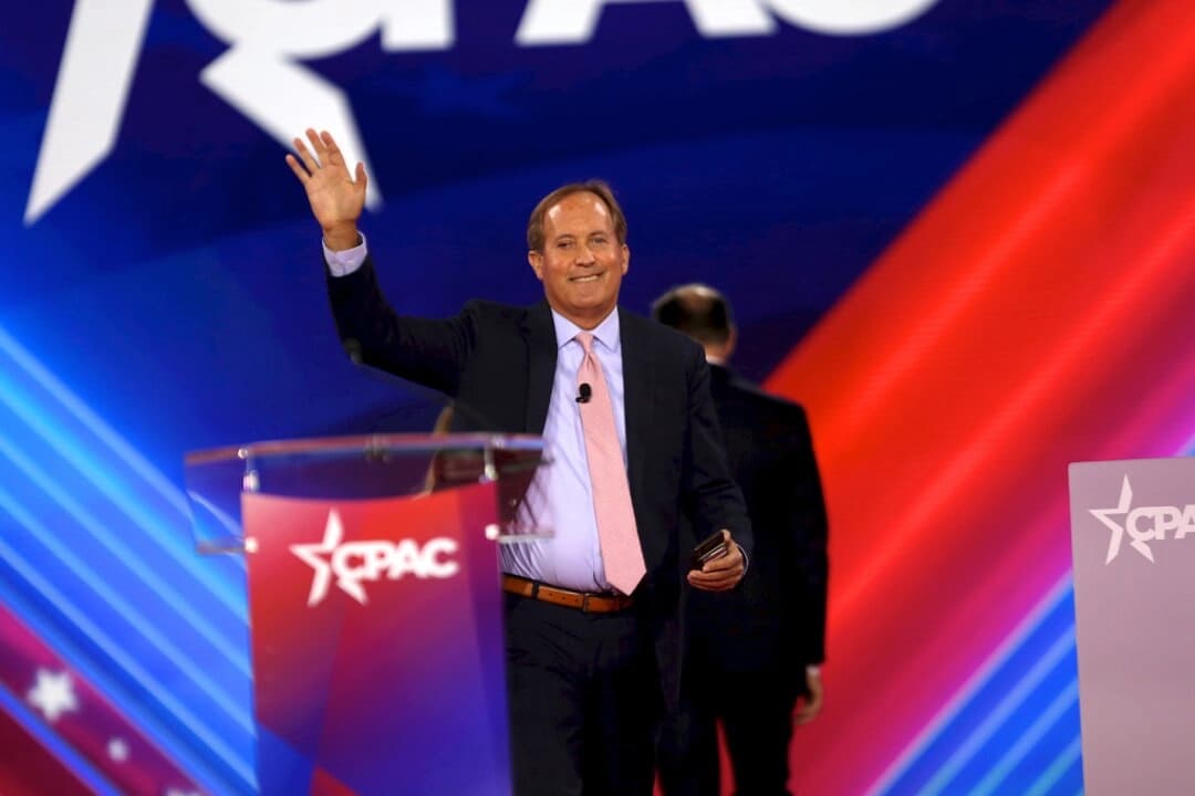 El fiscal general de Texas, Ken Paxton, habla en la Conferencia de Acción Política Conservadora en el Hilton Anatole de Dallas el 5 de agosto de 2022. (Bobby Sánchez para The Epoch Times)
