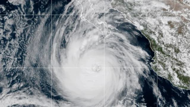 Mientras tormenta Jerry avanza en el Atlántico, Priscilla y un huracán amenazan EE. UU. con inundaciones