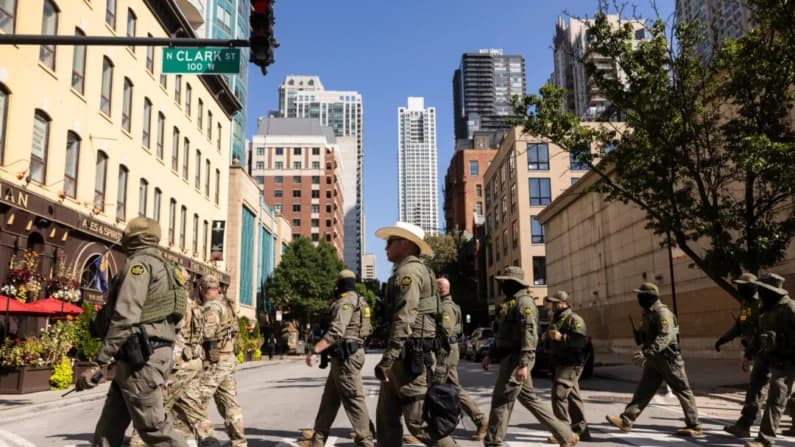 Juez federal bloquea despliegue de la Guardia Nacional de Trump en Chicago