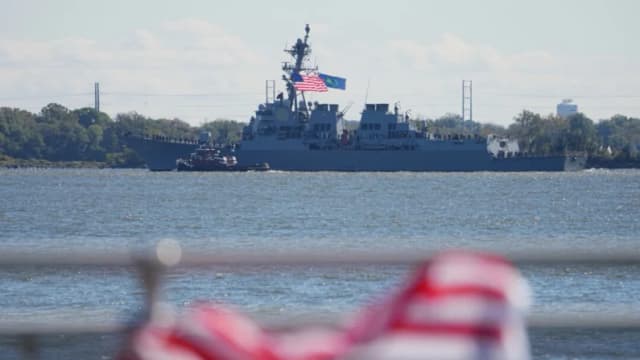La Marina y el Cuerpo de Marines de EE. UU. conmemoran su 250 aniversario con un desfile de barcos