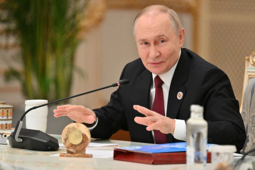 El presidente ruso, Vladímir Putin, participa en una cumbre en Dushanbé, Tayikistán, el 10 de octubre de 2025. (Sputnik/Grigory Sysoev/Pool vía Reuters)
