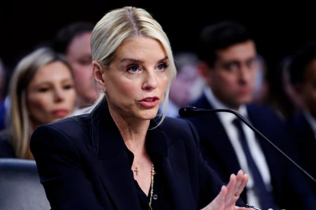 La fiscal general de EE. UU. Pam Bondi, testifica ante el Comité Judicial del Senado en el edificio Hart de las oficinas del Senado en el Capitolio el 7 de octubre de 2025. (Win McNamee/Getty Images)
