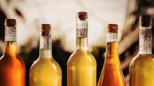 Licores caseros a base de hierbas para cuidar la salud y entrar en calor este invierno