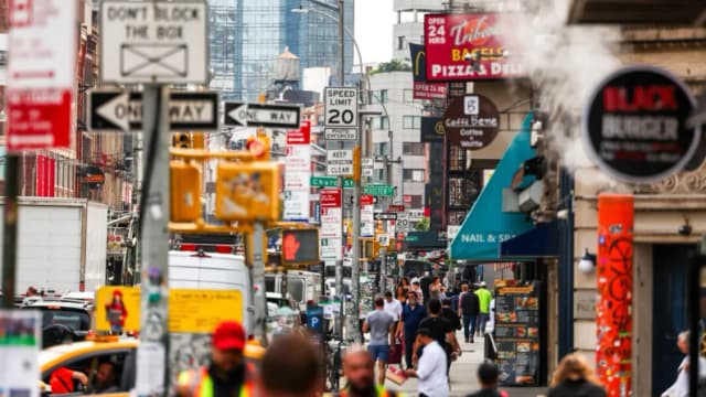 Encuesta: Los lectores ven y resisten la influencia comunista en Estados Unidos