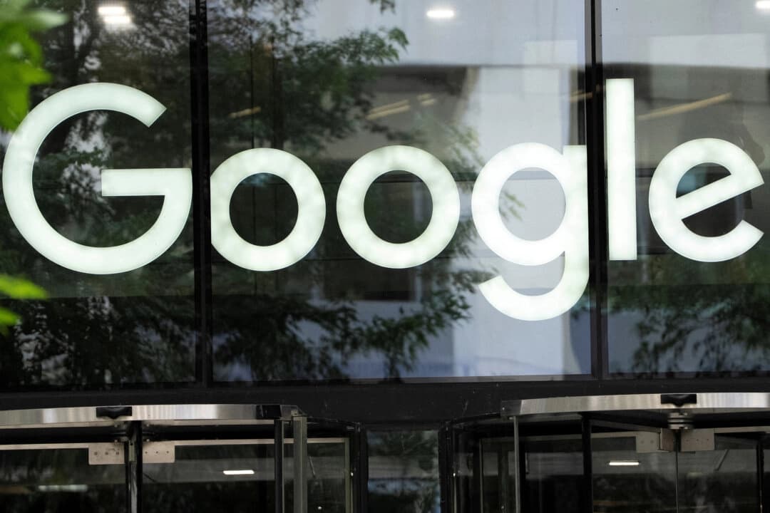 El logotipo de Google frente a las oficinas de la empresa en Londres el 24 de junio de 2025. (Carlos Jasso/Reuters)