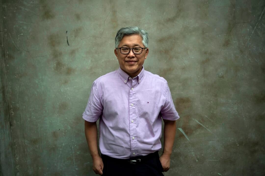 Jin Mingri, pastor principal de la Iglesia Sión, posa en Beijing el 12 de septiembre de 2018. Fue detenido en su domicilio de Beihai, una ciudad de la provincia de Guangxi, en el sureste de China, el 10 de octubre de 2025. (Fred Dufour/AFP vía Getty Images)