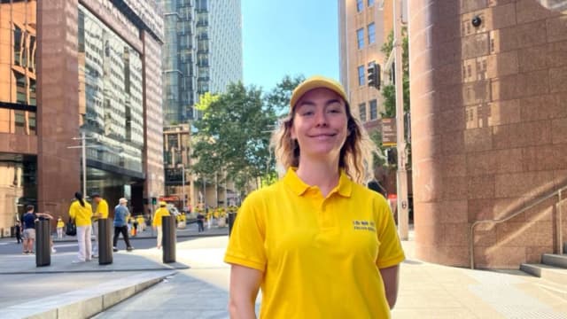 En un mundo moderno y solitario, una mujer encuentra sentido a su vida en una práctica del pasado