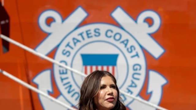 La Guardia Costera seguirá recibiendo su salario durante el cierre del gobierno: Noem