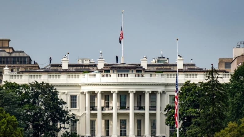Oficina presupuestaria de la Casa Blanca se prepara para "soportar" el cierre con más despidos