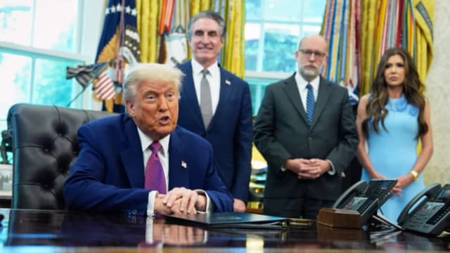 Jueza federal bloquea temporalmente los despidos relacionados con el cierre del gobierno