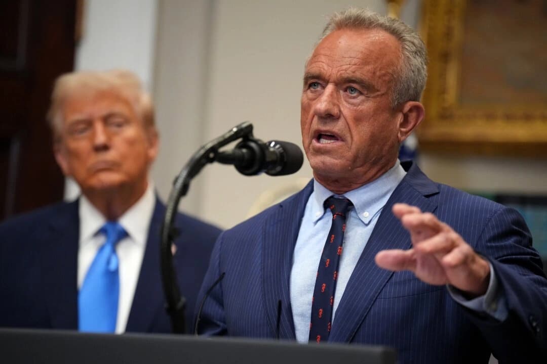 El secretario de Salud, Robert F. Kennedy Jr., habla en Washington.   (Andrew Harnik/Getty Images, foto de archivo)