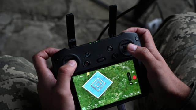 Atacan con explosivos lanzados con un dron la Fiscalía de Baja California en México