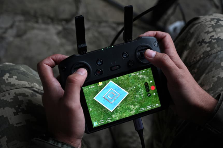 Atacan con explosivos lanzados con un dron la Fiscalía de Baja California en México